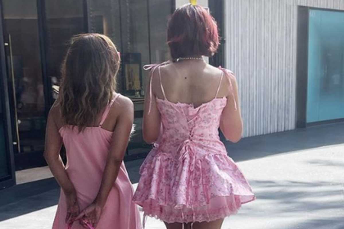 Halle Berry caminha com a filha Nahla