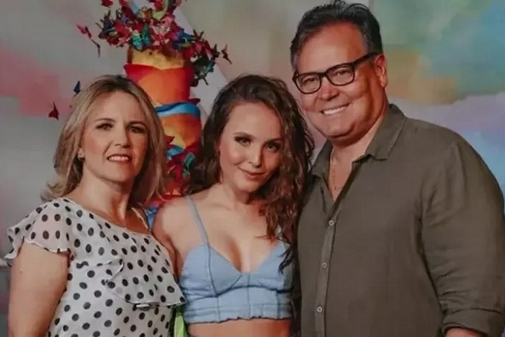 Larissa Manoela com os pais