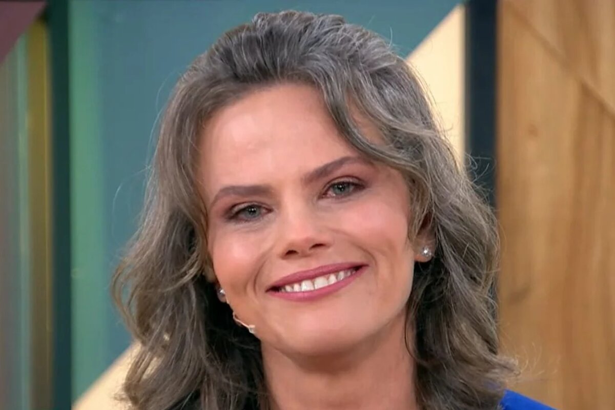 Maria Cândida sorrindo