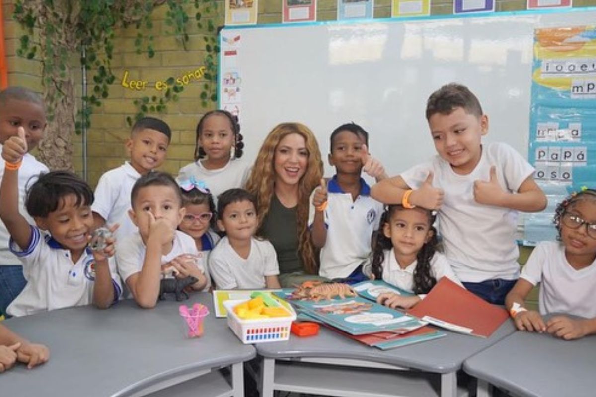 Shakira inaugura novo colégio de sua fundação em Barranquilla