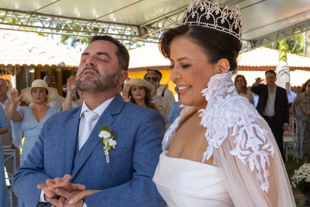 Momento do casamento de Renata Carvalho com Gilberto Cabetti, em Guaratinguetá