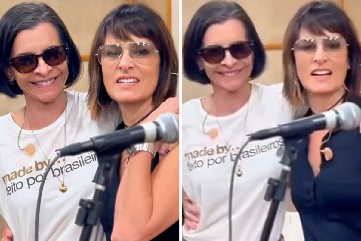 Marina Lima de camisa branca e óculos escuros abraçada a e Fernanda Abreu de óculos de grau e camisa preta