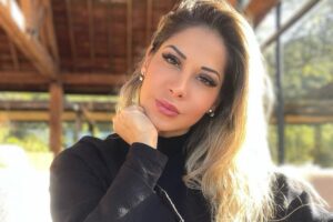 retrato de maira cardi séria