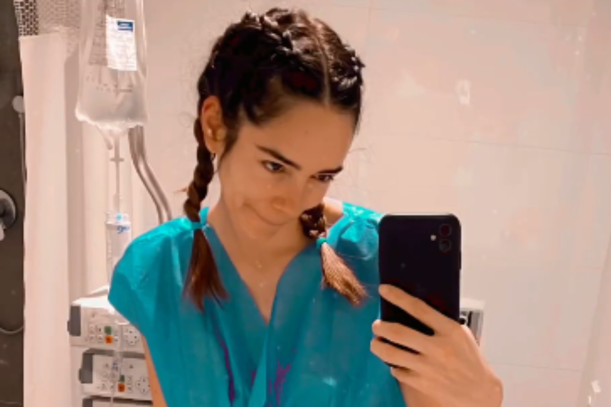 alejandra villafañe tirando selfie no hospital