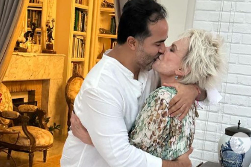 Ana Maria Braga Divide Beijo Apaixonado Com Namorado Ofuxico 
