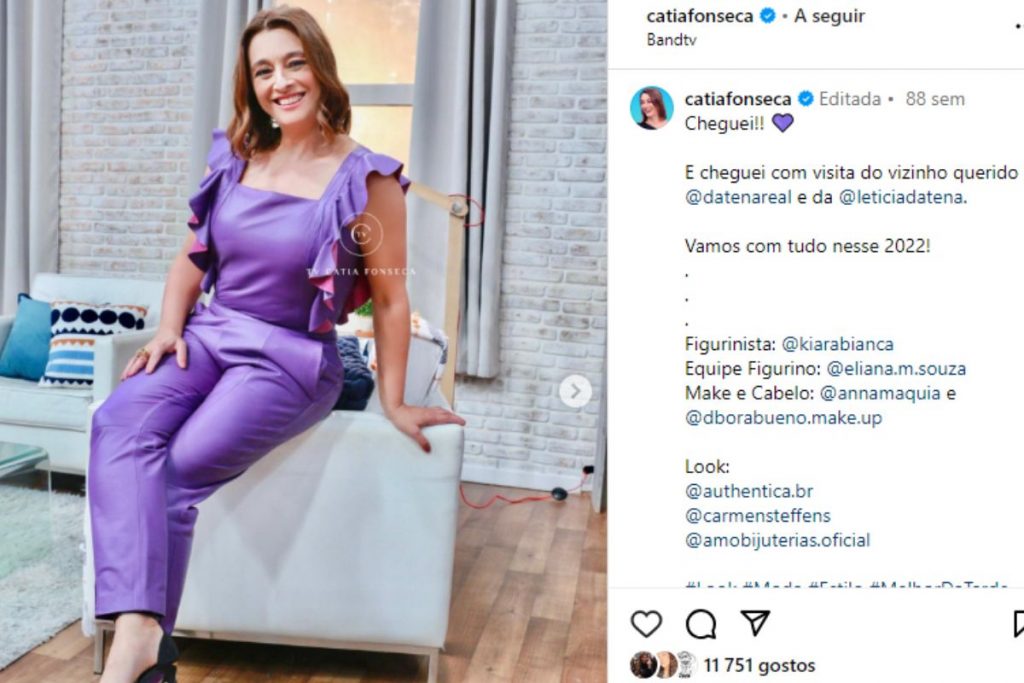 Catia Fonseca usando look escolhido por Kiara