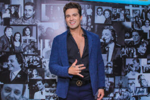 Luan Santana fez questão de posar para os fotógrafos