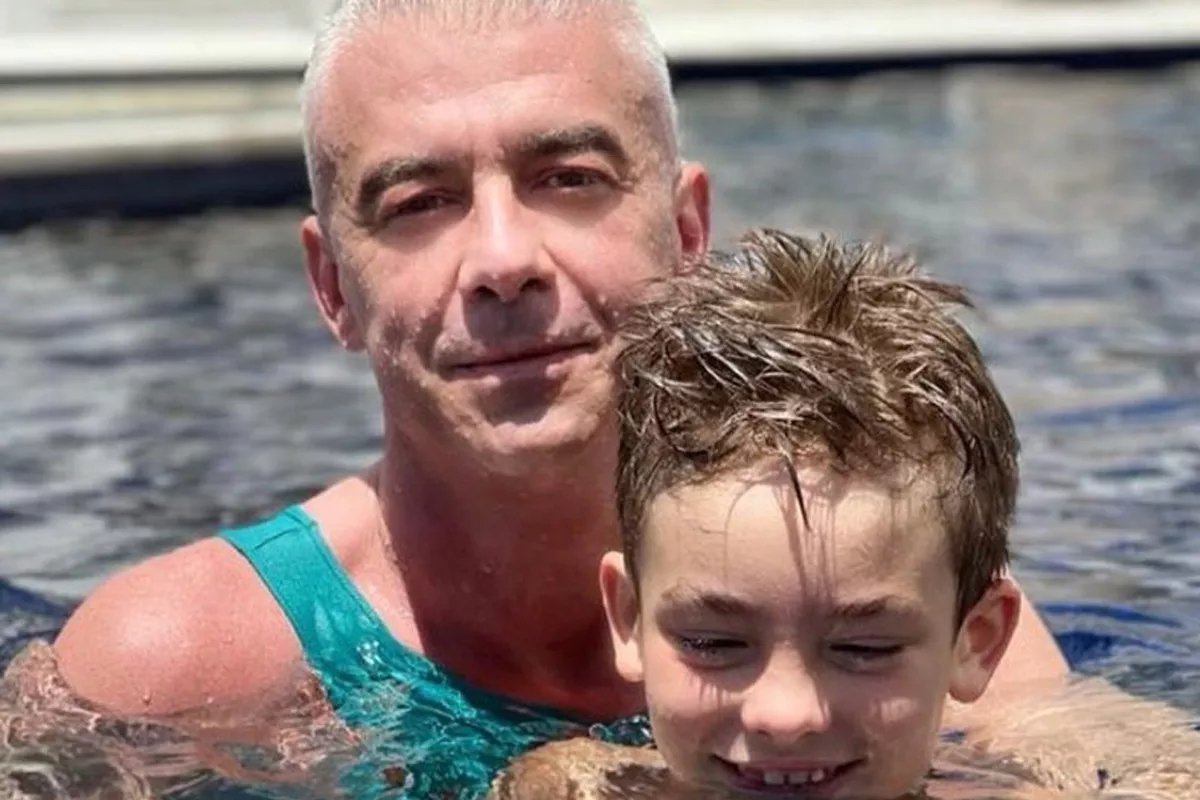 Alexandre Correa e o filho, Alexandre, na piscina