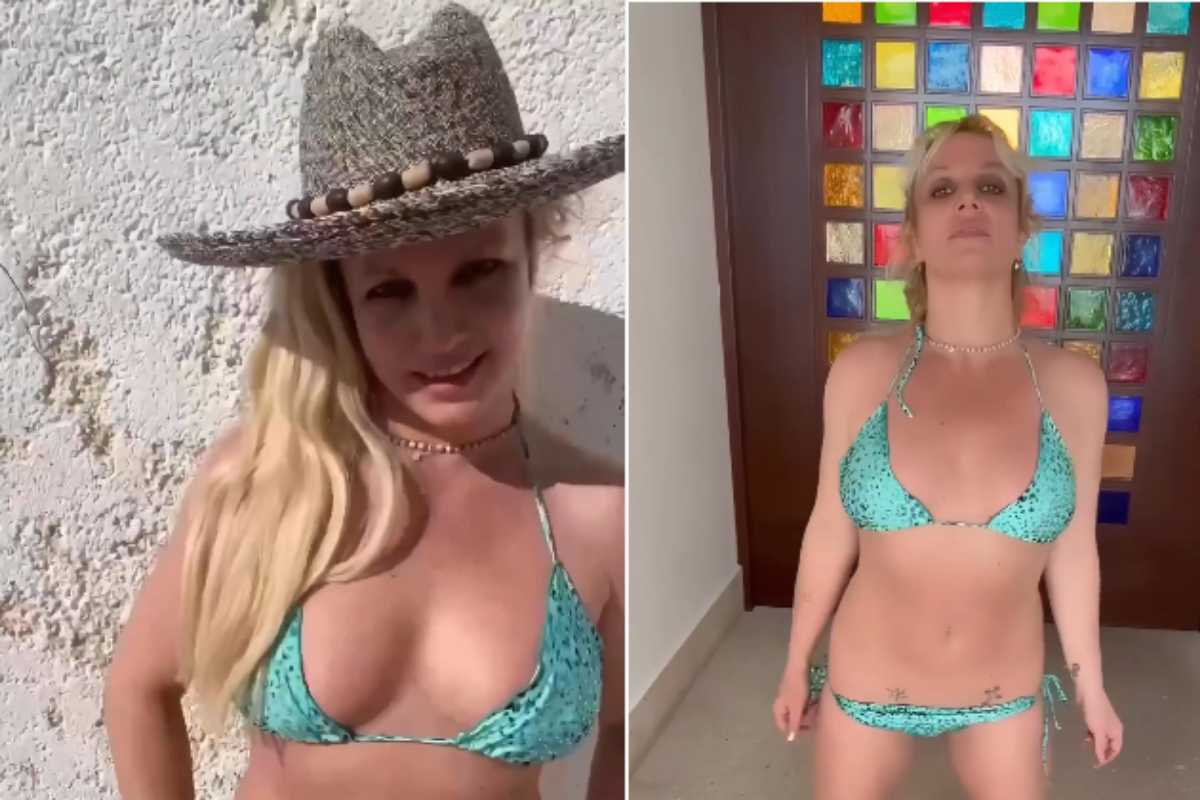 Britney Spears de biquíni turquesa