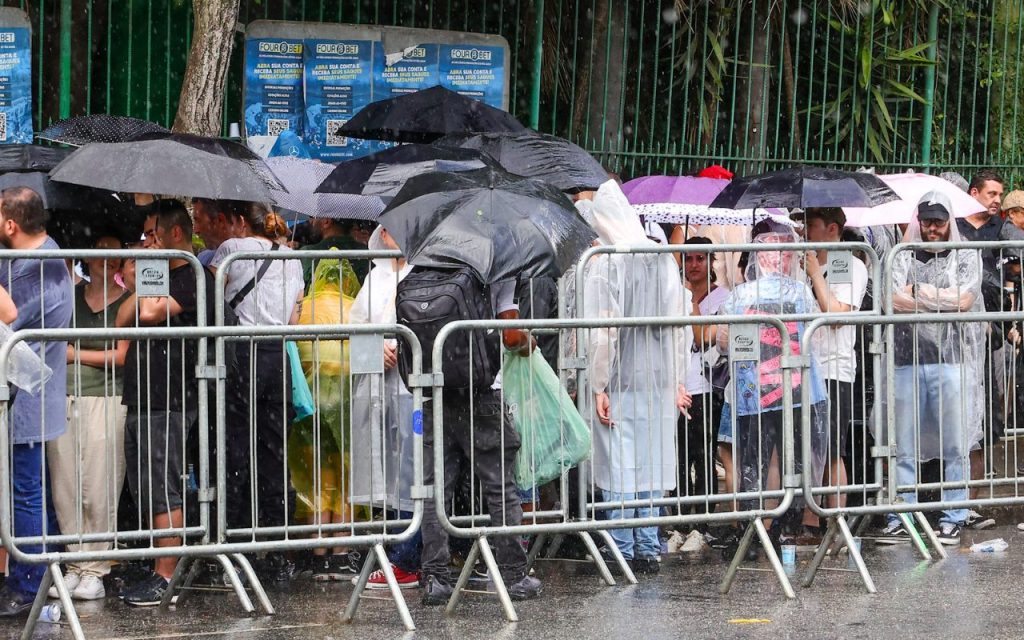 Fila para ver Paul McCartney no Allianz Parque