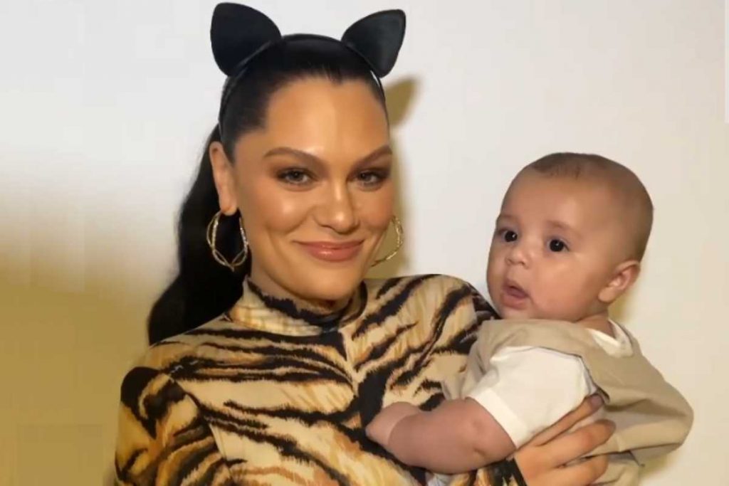 Jessie J Est Emocionada Pelo Primeiro Natal Do Filho