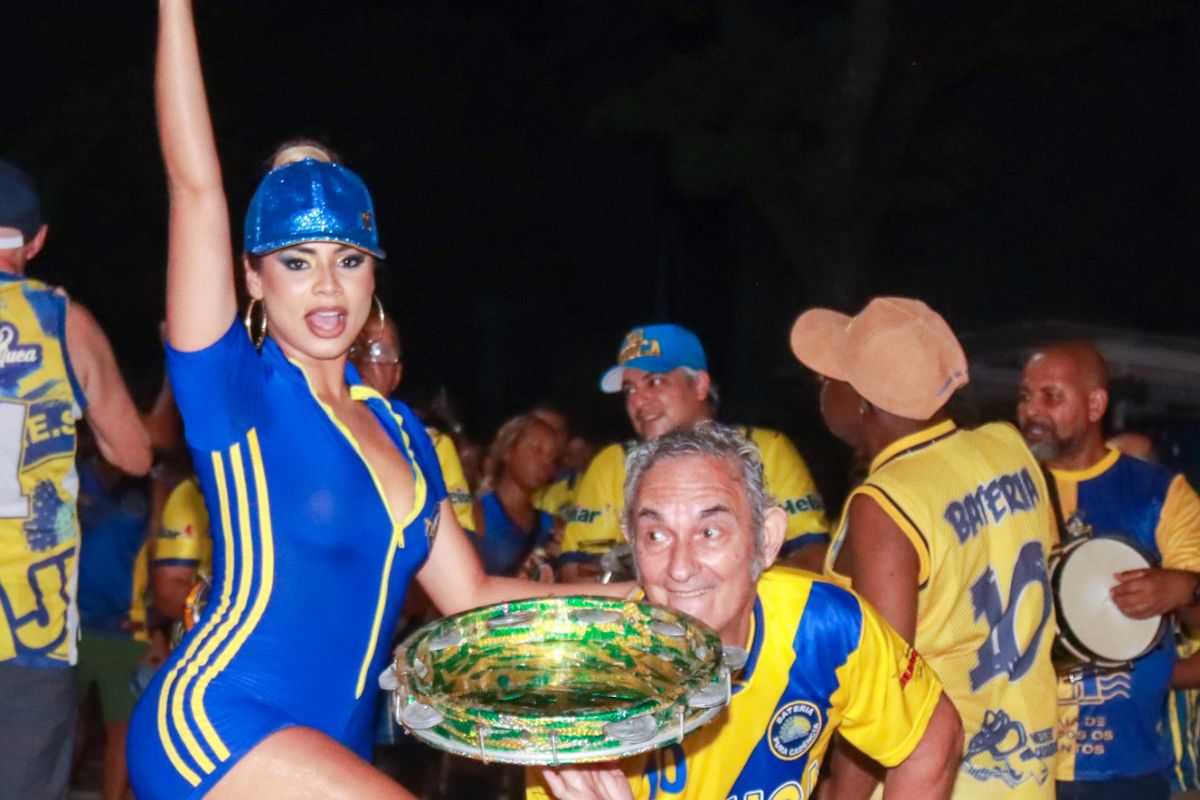 Lexa mostra todo o samba no pé em ensaio (Thiago Mattos/Brazil News)
