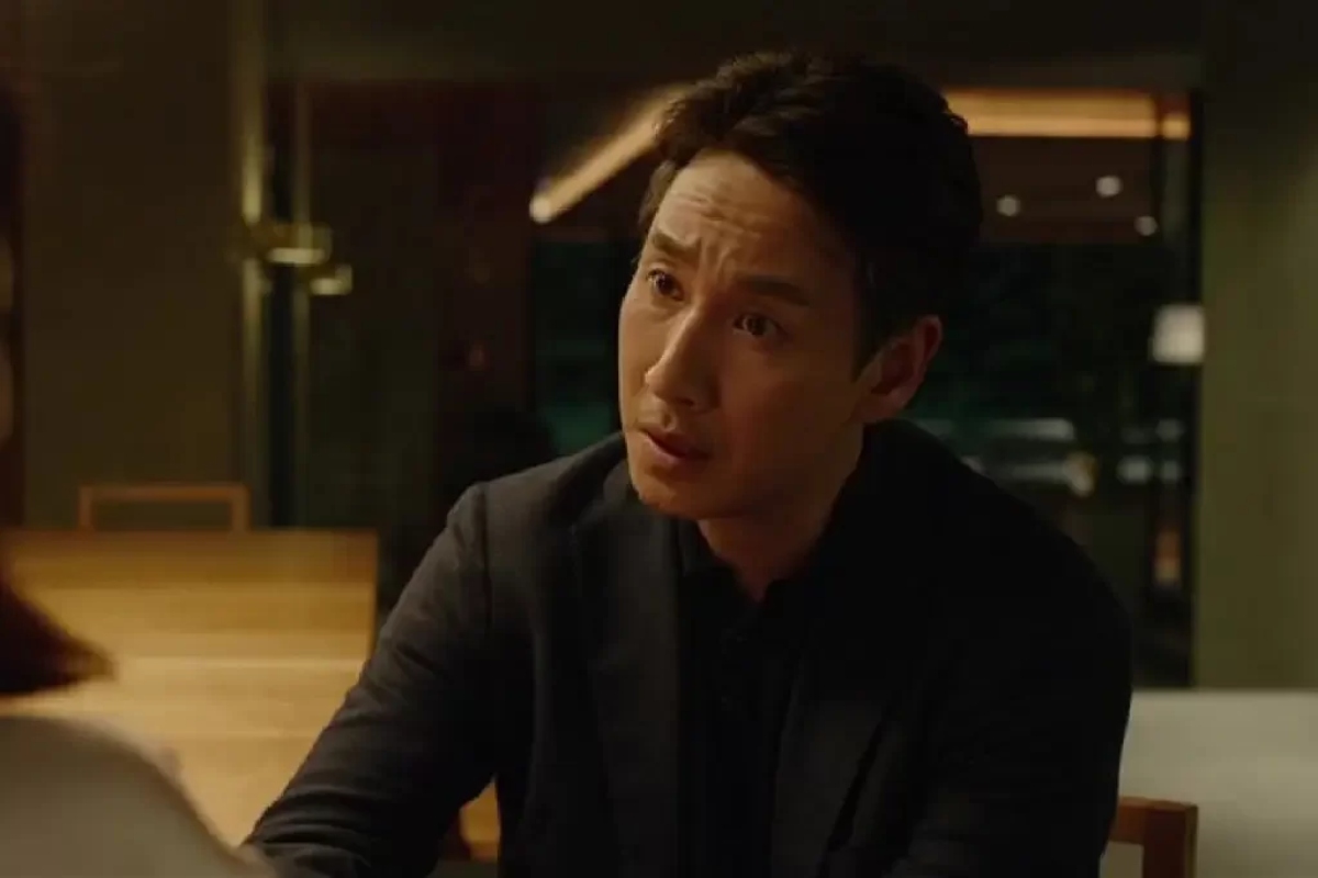 Lee Sun Kyun em cena do filme "Parasita"