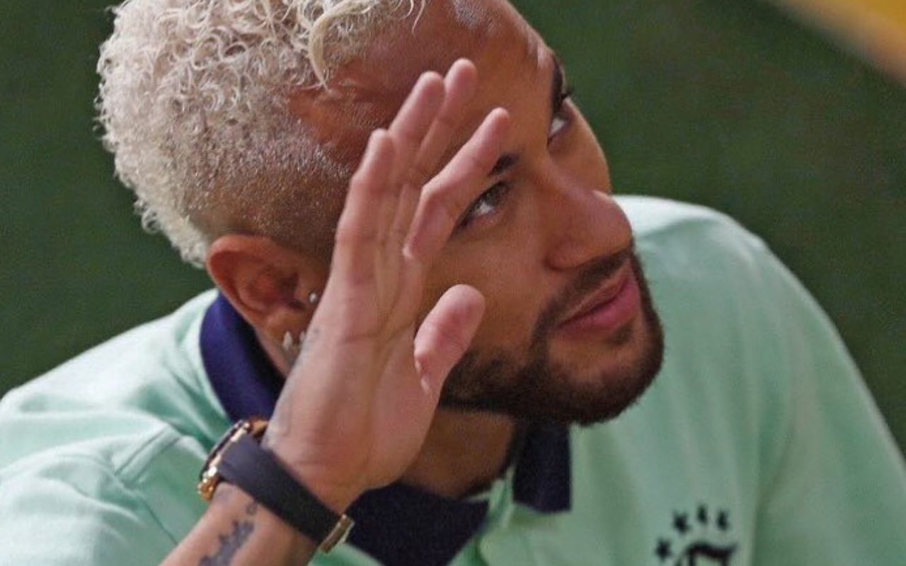 Neymar se desculpa por não dar atenção aos fãs durante cruzeiro Cruzeiro