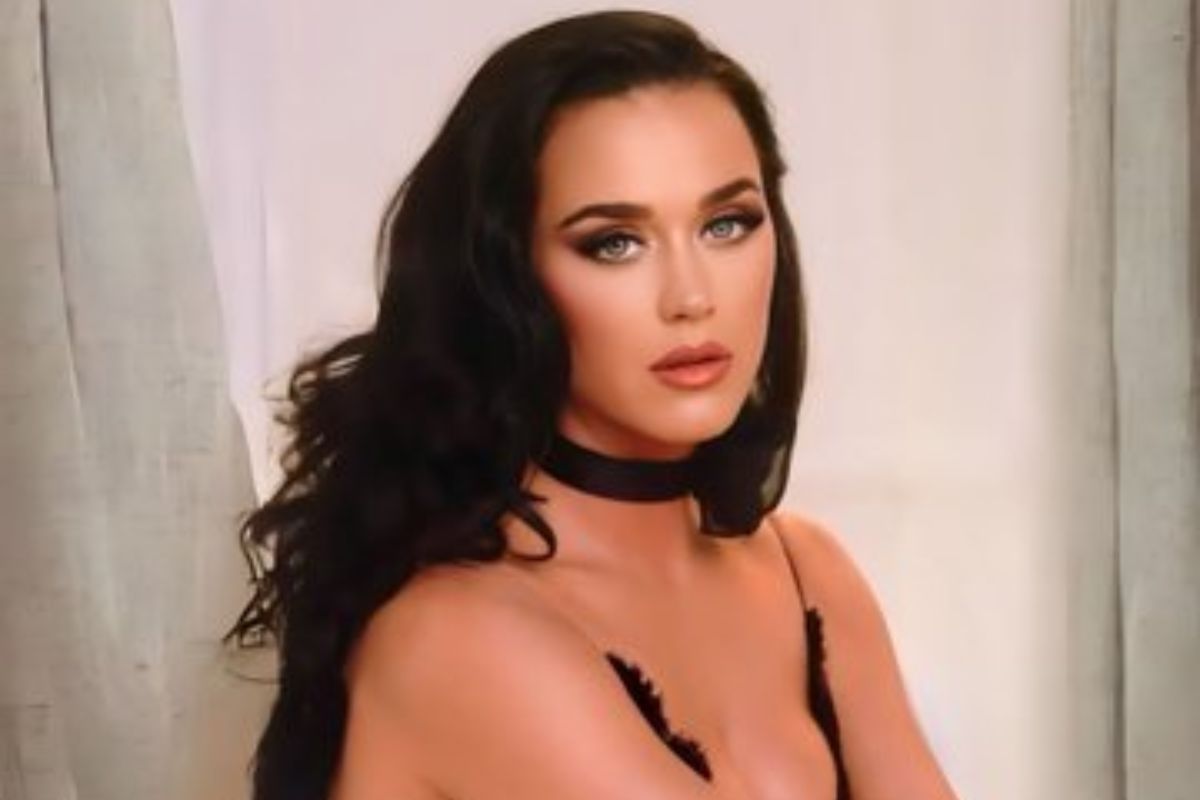 Katy Perry inaugura recorde com "Roar"
