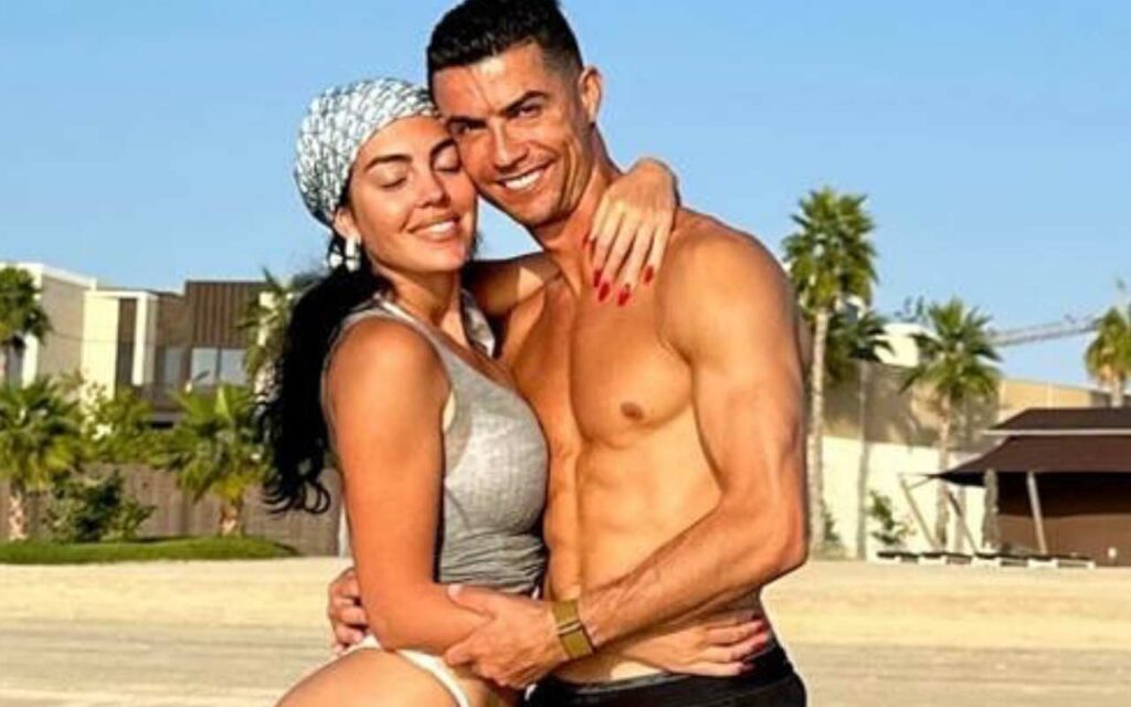 Cristiano Ronaldo e Georgina Rodríguez desfilam seus corpos sarados