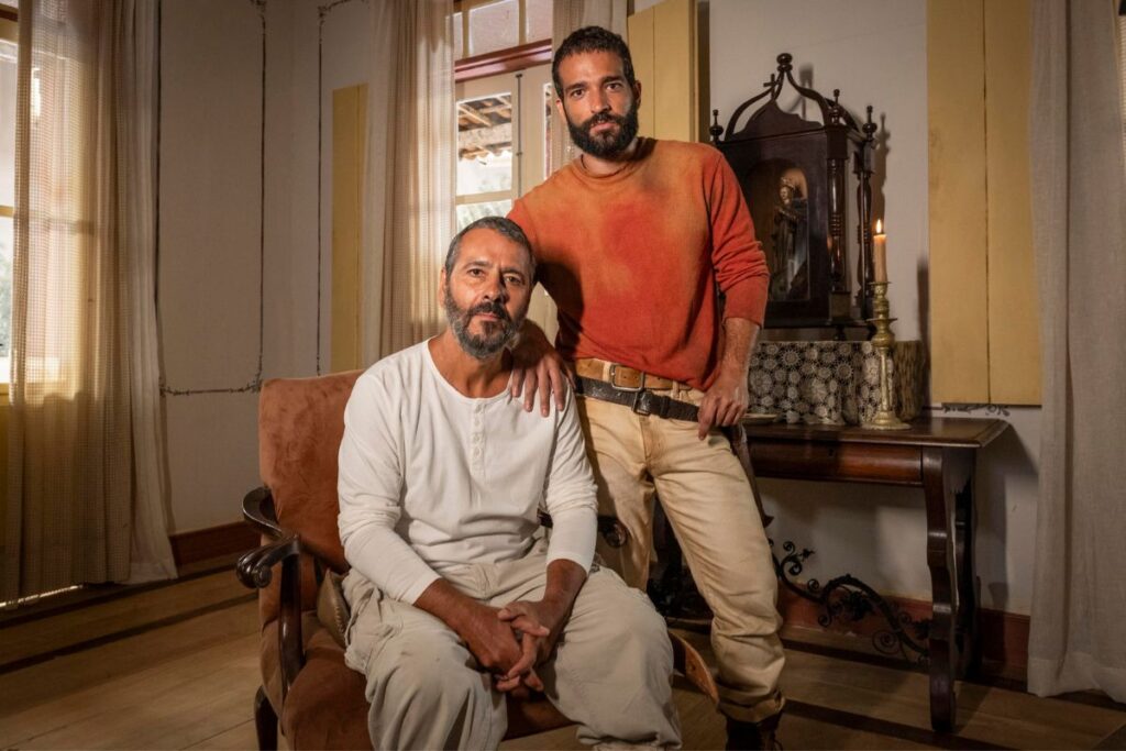 Humberto Carrão e Marcos Palmeira como José Inocêncio