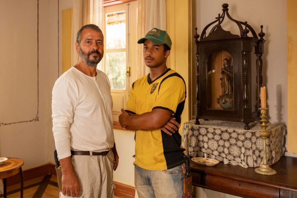 Marcos Palmeira e Juan Paiva como José Inocêncio e João Pedro