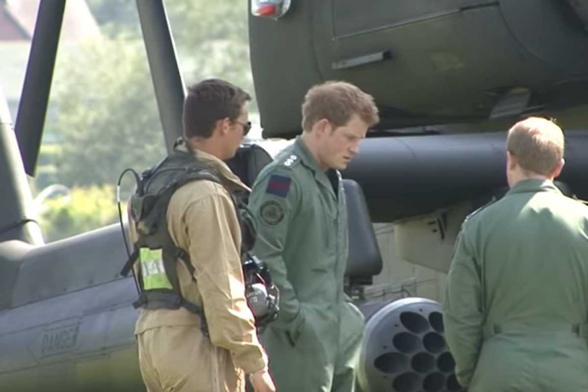 Príncipe Harry quando era piloto militar