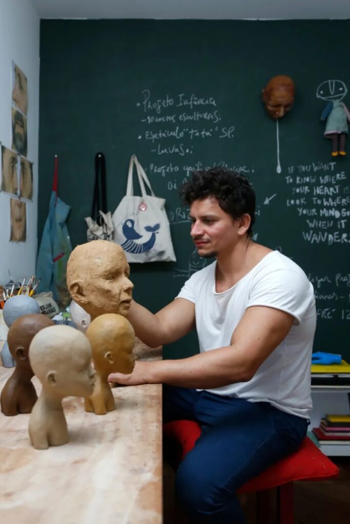Renascer - Artista plástico Dante cria o boneco do Cramulhão 