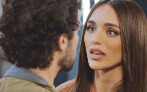 Rafa Kalimann mostra cena de sua primeira novela e comemora