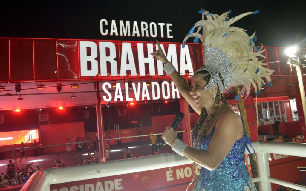 Salvador: Luana Monalisa em seu trio elétrico
