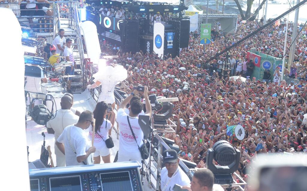 Salvador: Ivete Sangalo abre o carnaval em Salvador