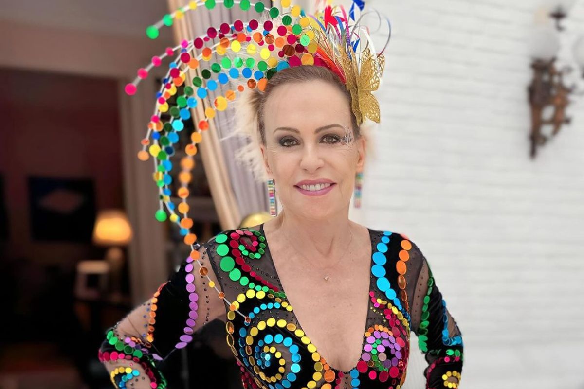 Ana Maria Braga fantasiada de Globeleza no Carnaval