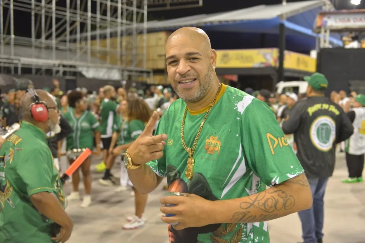 Carnaval 2024- Adriano Imperador no Anhembi, desfilando no Camisa Verde e Branco
