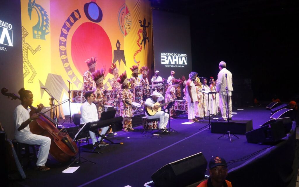 Com Chico César no palco, Núcleo de Ópera da Bahia abre a 3ª edição do Concha Negra