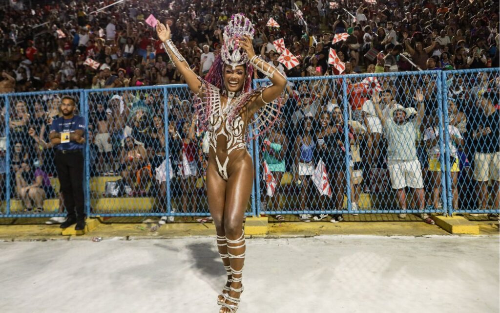 Erika Januza celebra vitória da Viradouro e sonha ser Rainha em 2025