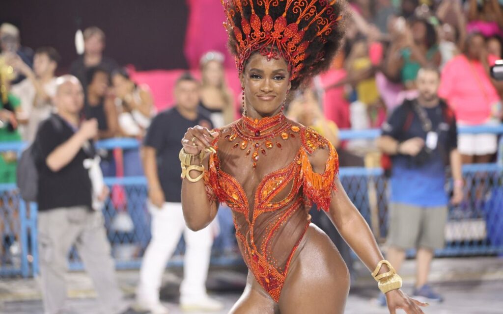 Erika Januza no desfile da Viradouro, campeã do carnaval 2024