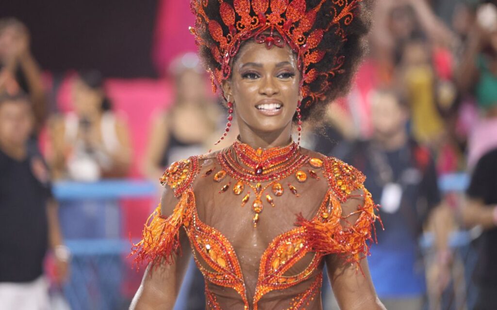 Erika Januza no desfile da Viradouro, campeã do carnaval 2024