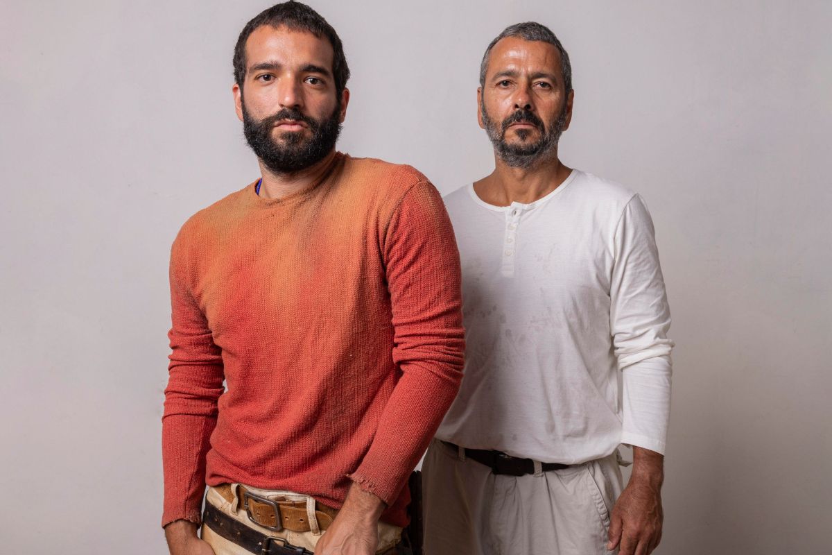 Humberto Carrão e Marcos Palmeira como José Inocêncio em Renascer