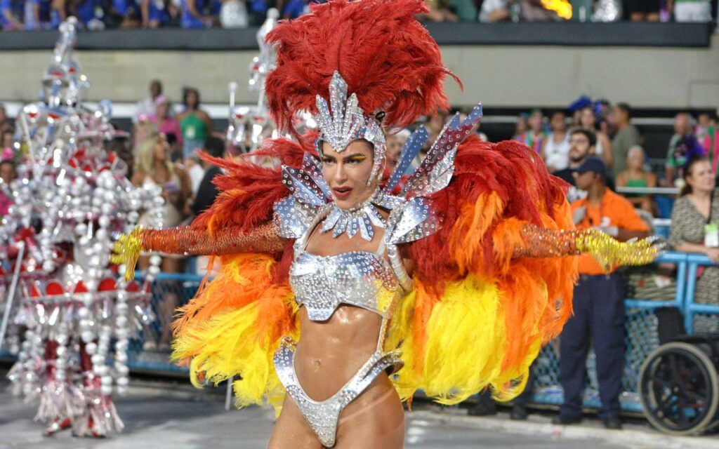Lore Improta no desfile da Viradouro, campeã do carnaval 2024