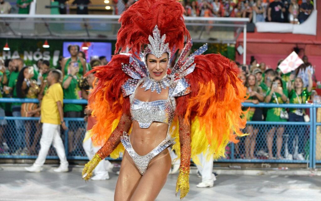 Lore Improta no desfile da Viradouro, campeã do carnaval 2024