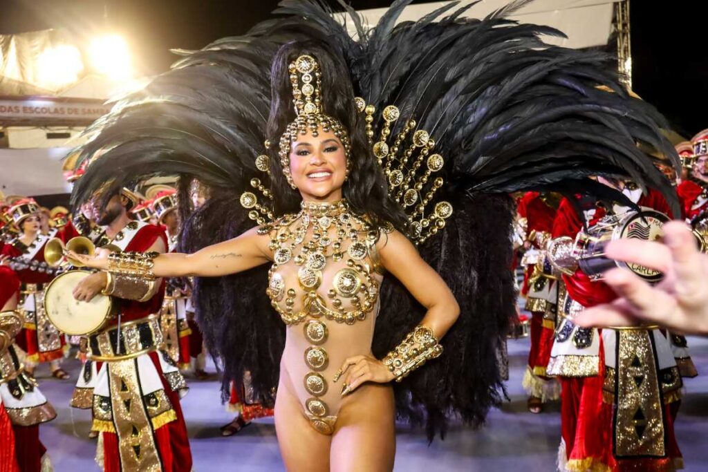 Mileide Mihaile desfilando pela Independente Tricolor no Carnaval de São Paulo