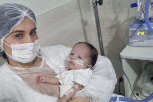 Ingra Soares com filho caçula de Zé Vaqueiro