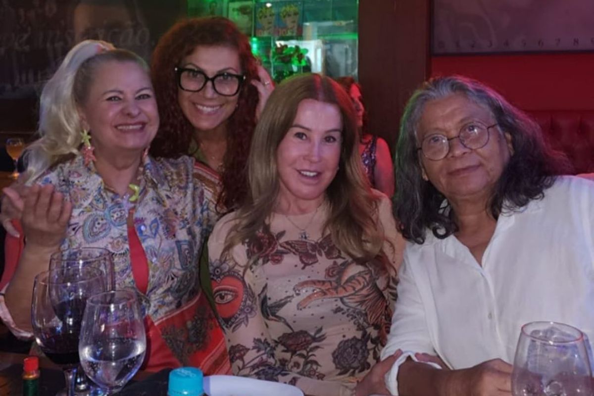 Zilu Godoi, Marlene Mattos e amigas em vale night