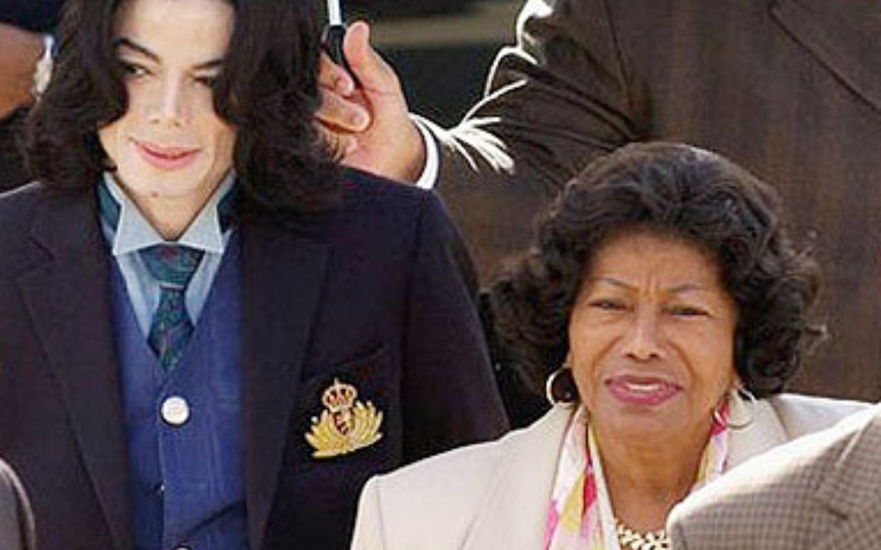 Michael Jackson e sua mãe Katherine Jackson – Foto: Grosby Group