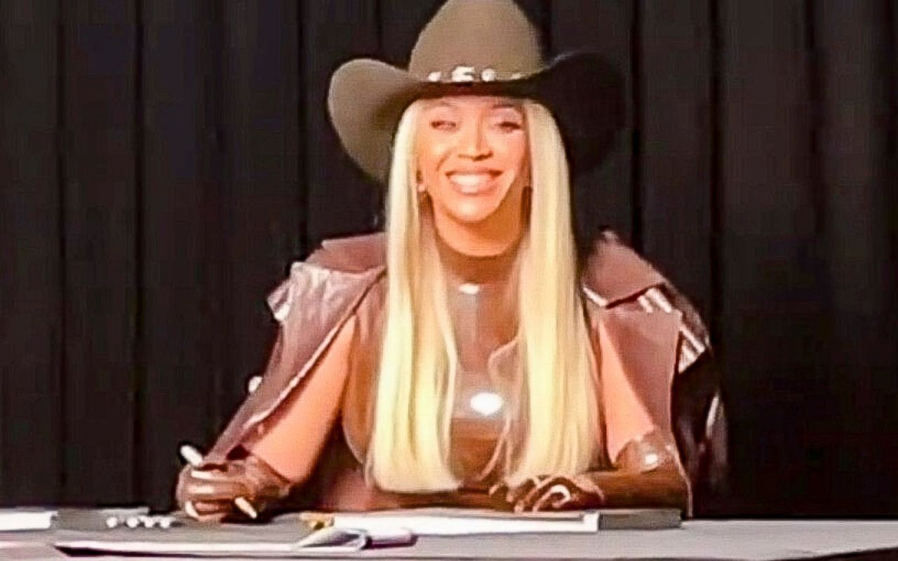 Beyoncé usa látex para se vestir de country para lançar álbum no Japão
