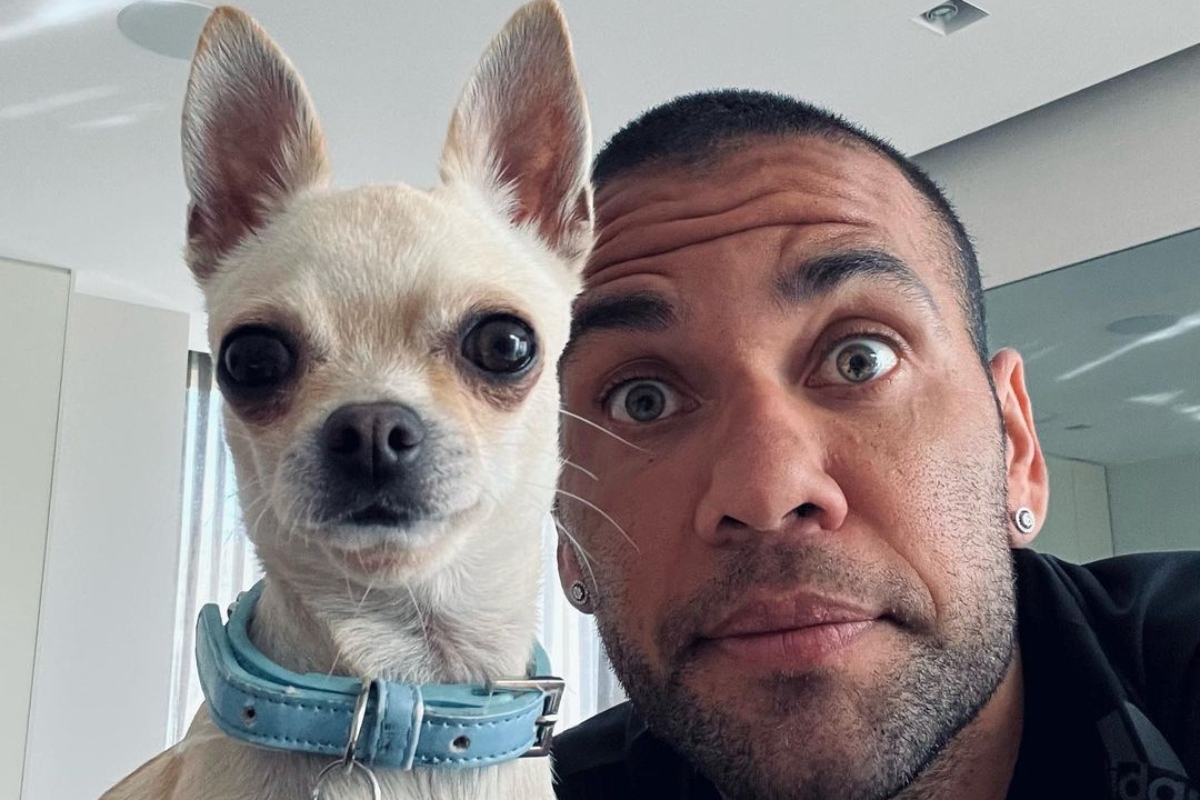 Daniel Alves com cachorro