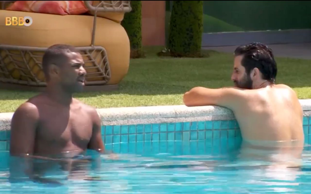 BBB 24: Davi e Matteus na piscina