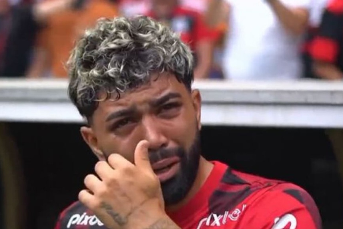 Gabigol chorando, com a camisa do Flamengo