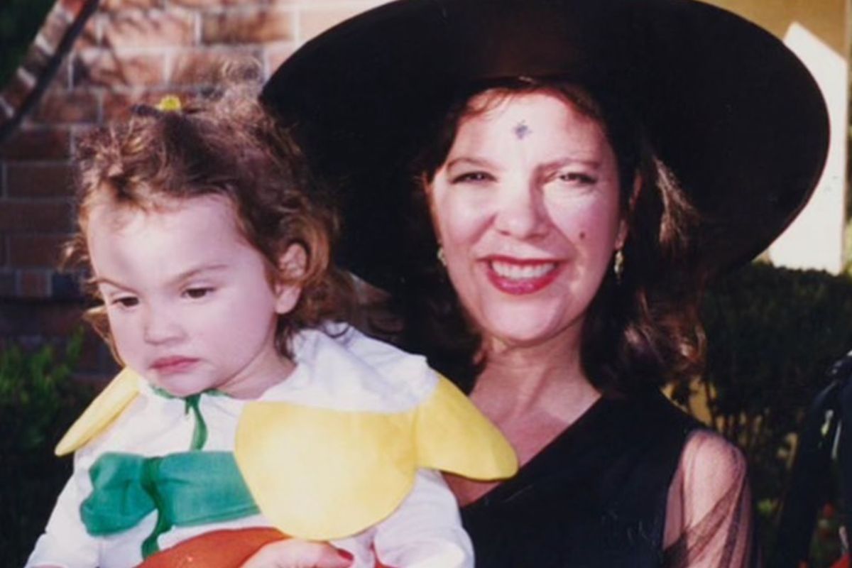 Karen Houghton com a filha Natalie Zettel no colo.