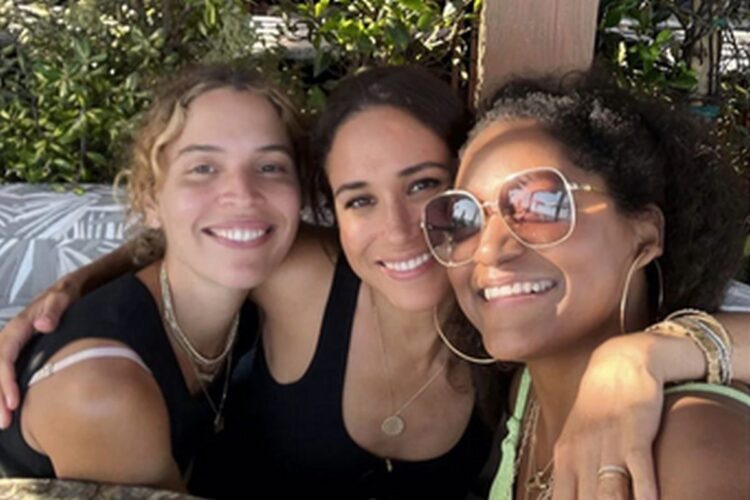 Meghan Markle, selfie com as amigas