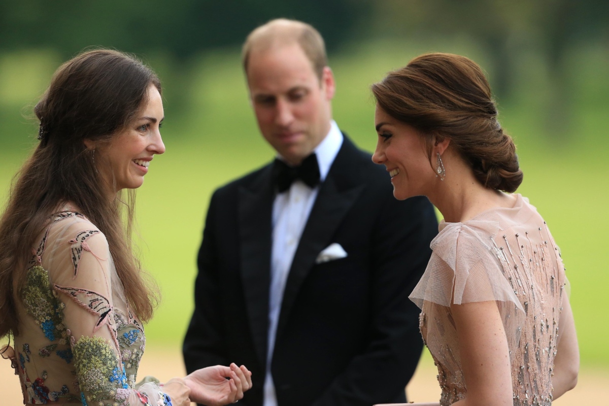 Rose Hanbury cumprimentando Kate Middleton