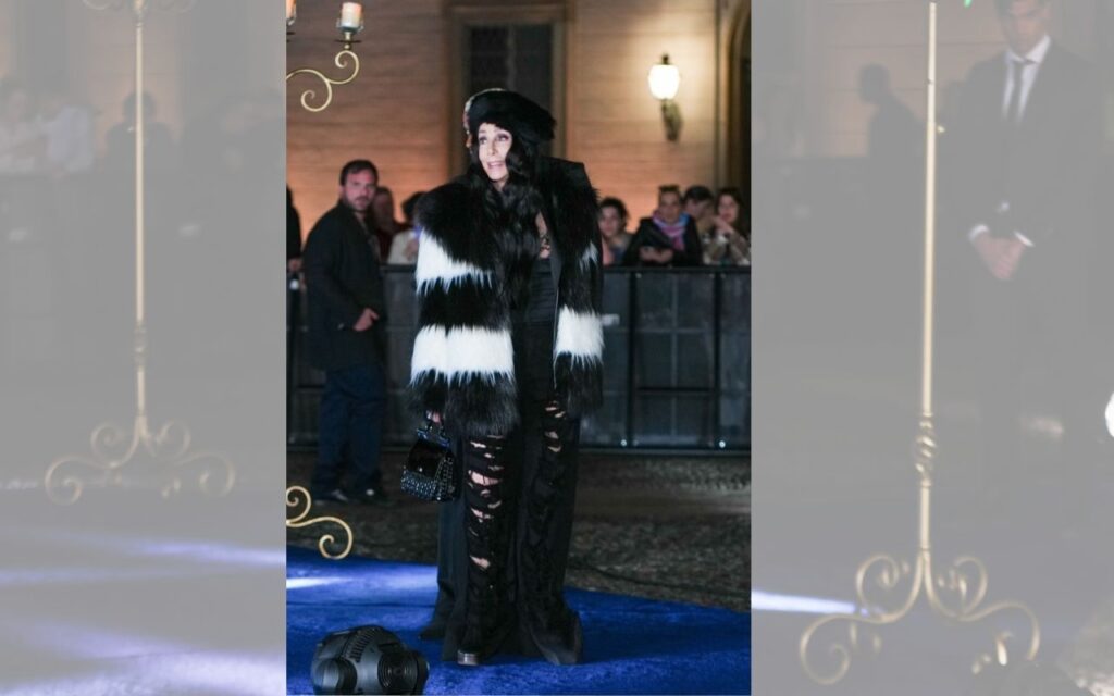 Cher na abertura da exposição da Dolce & Gabbana em Milão – Foto: Grosby Group