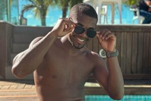 davi brito curtindo dia na piscina