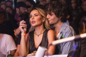 Deolane Bezerra e Fiuk em clima de romance